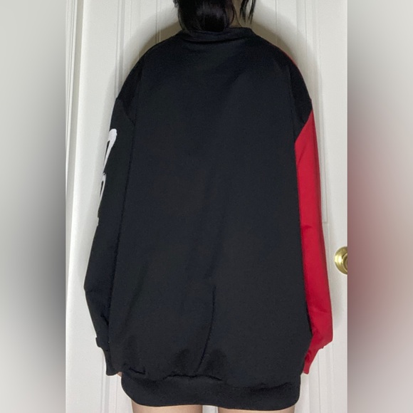 Oversized black and red sweatshirt - Picture 2 of 2